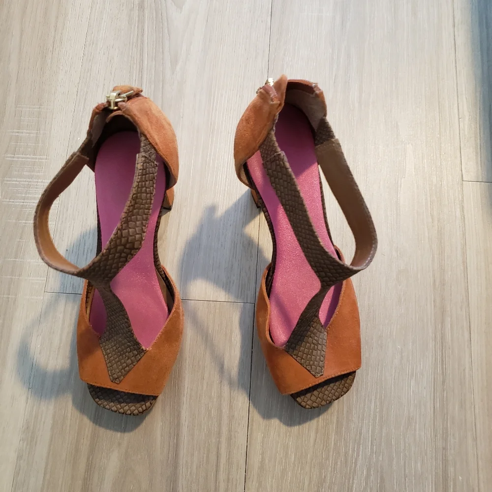 Market Heels - Picture 2 of 3